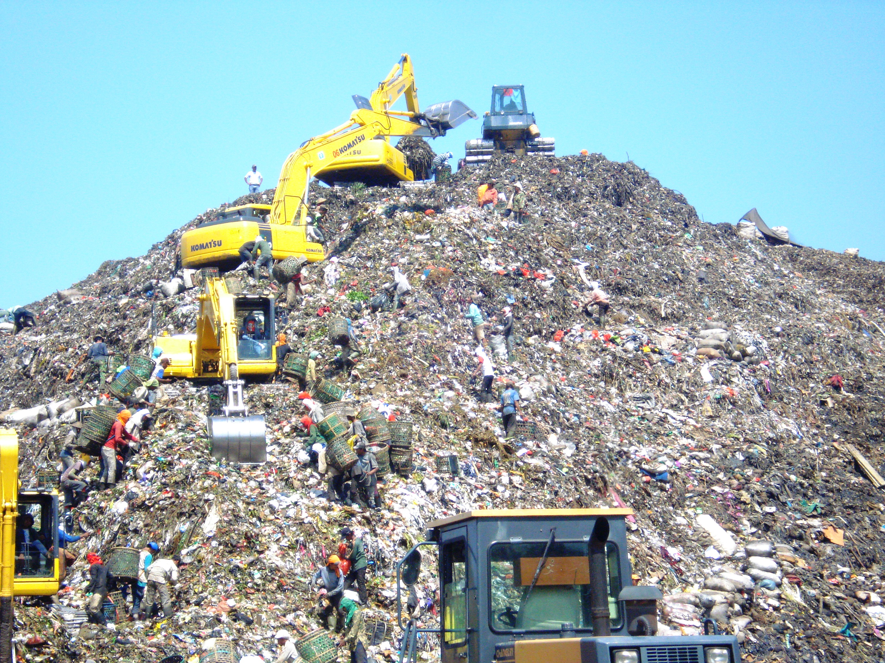 Krisis Sampah di Kota-Kota Besar Indonesia: Dari TPA Overload hingga Solusi Berkelanjutan